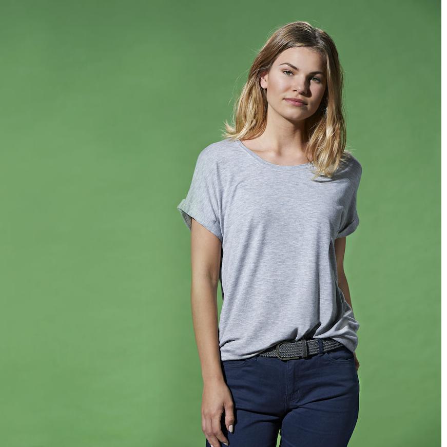 Kenmerkend Verplaatsing Alvast Trendy loose-fit dames t-shirt met opgerolde mouwen. - Webshirt Company